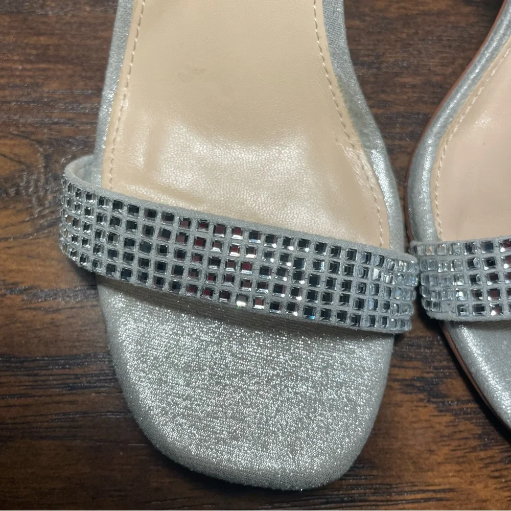 Maripe Silver Strappy‎ Sandals With Block Rhinestone 3.5”Heel Size 8